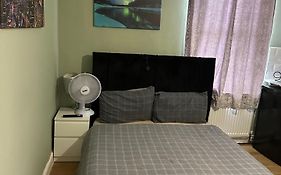 Cosy Studio Flat Forest Road